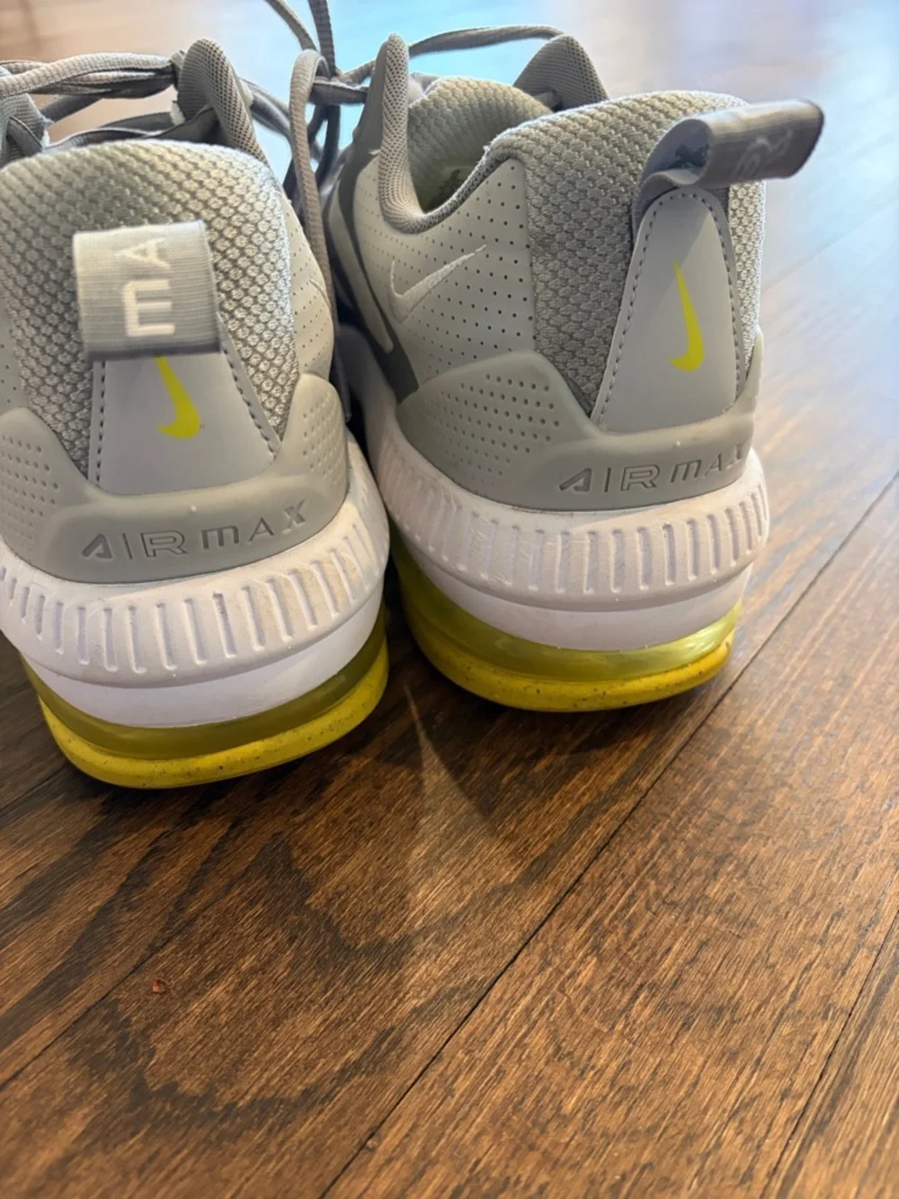 Nike Men’s Gray and Yellow Athletic Sneakers Size 13 - Picture 5 of 12